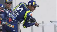 Perayaan pembalap Movistar Yamaha, Valentino Rossi usai naik podium kedua MotoGP Jerman 2018. (Twitter/Yamaha Motor)