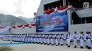 Prajurit TNI AL berbaris mengikuti acara serah terima Kapal Angkut Tank (AT- 4) KRI Teluk Lada-521 dari PT DRU kepada Kapusada Baranahan Kemhan di Dermaga PT DRU, Bandar Lampung, Selasa, (26/2). (Liputan6.com/HO/Kemhan)