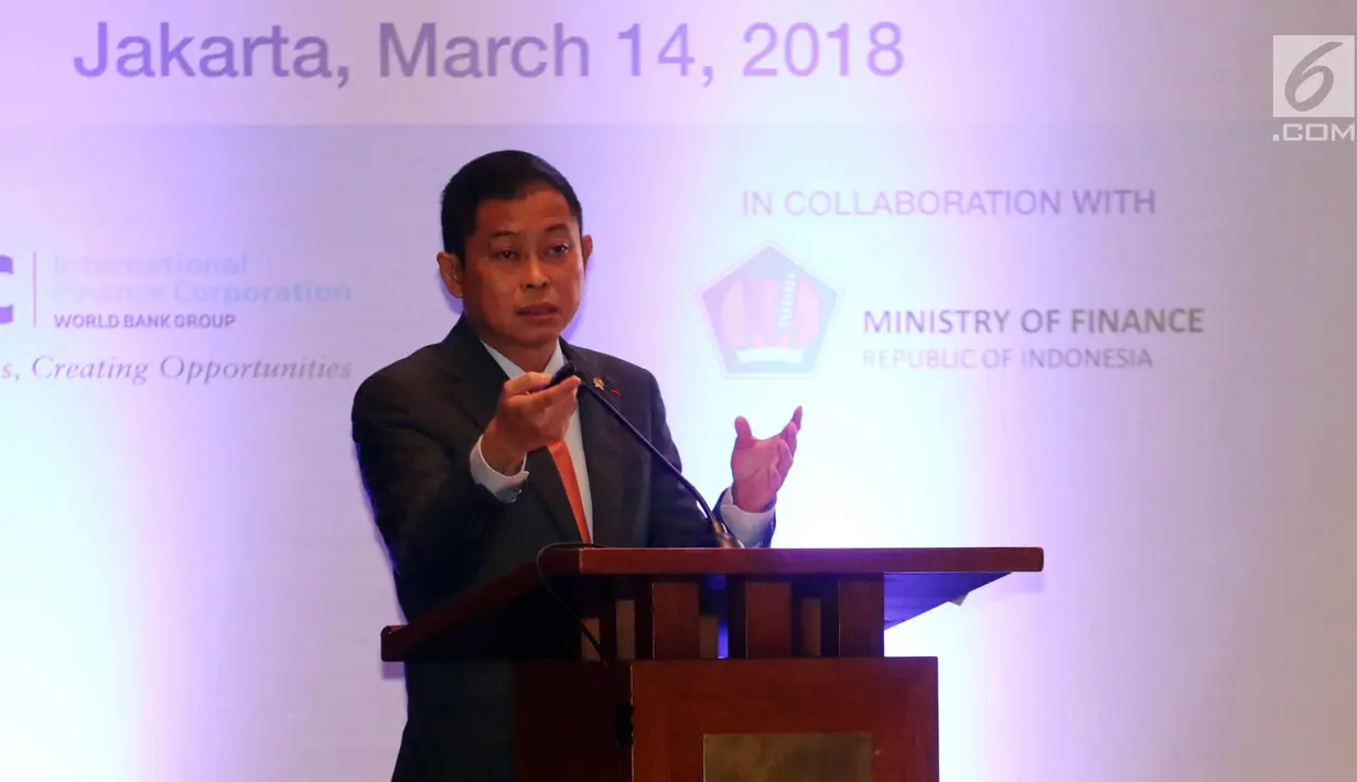 Menteri Energi dan Sumber Daya Mineral Indonesia Ignasius Jonan menyampaikan penjelasan saat menghadiri Transformational Business Day: Indonesia Energy, Gas & Renewables di Jakarta, Rabu (14/3). (Liputan6.com/Arya Manggala)