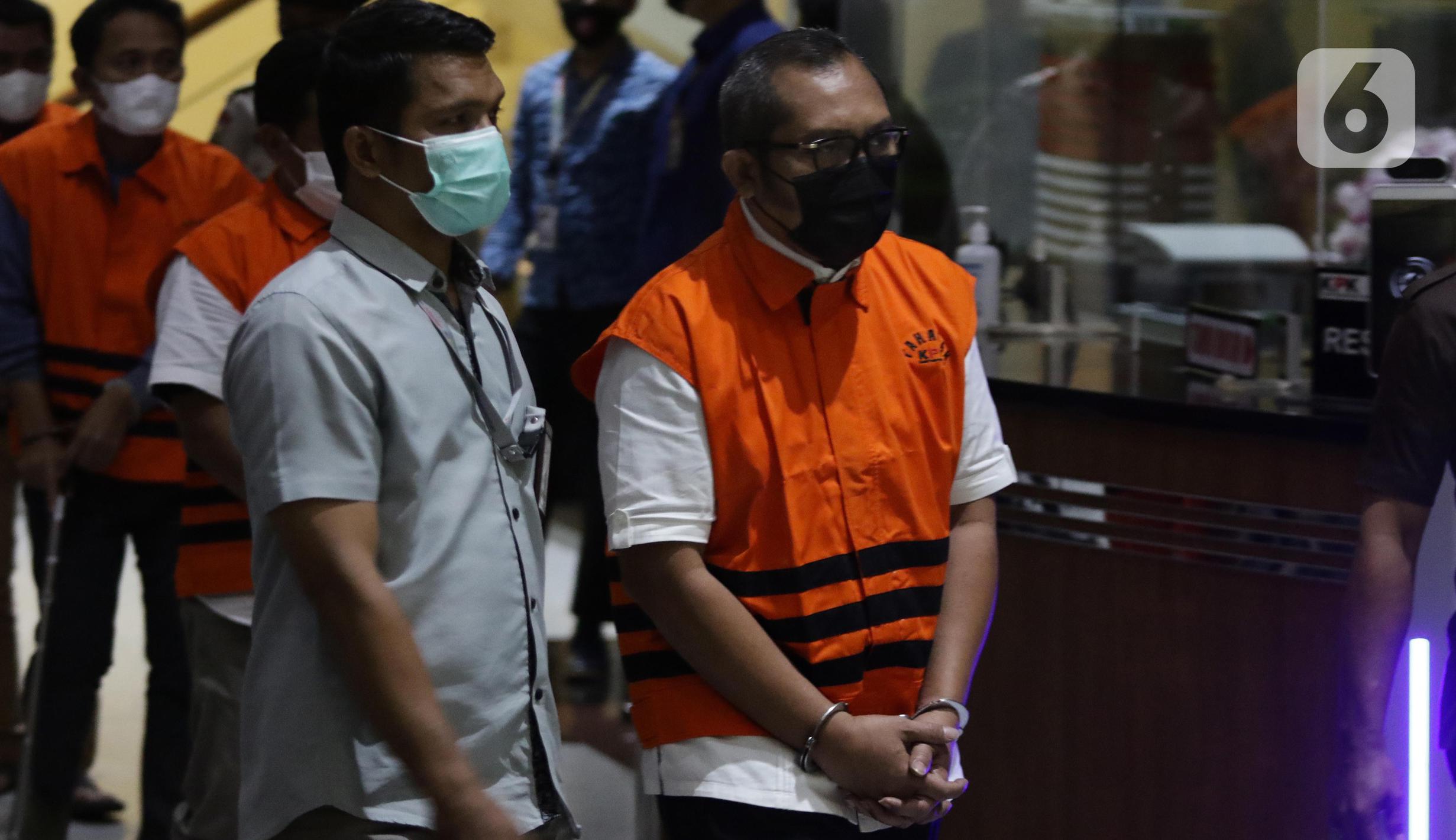 Suap Dana Hibah, Wakil Ketua DPRD Provinsi Jawa Timur Sahat Tua ...