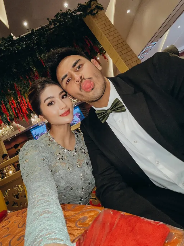 Sudah Dilamar, Ini 7 Potret Debi Sagita dan Marco Ivanos yang Tampil Mesra
