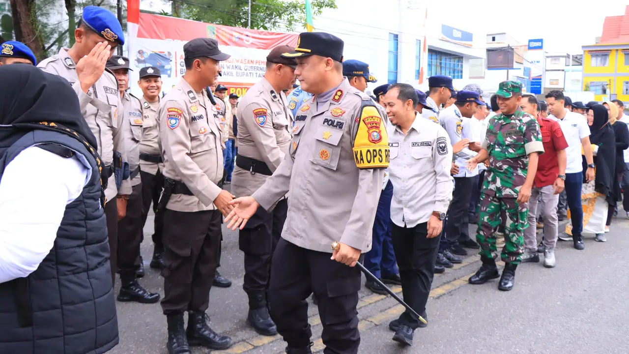 Kapolres Rokan Hilir AKBP Isa Imam Syahroni mengikuti apel siaga pengawasan masa tenang.