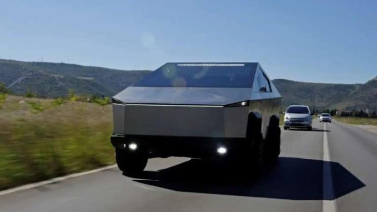 Perusahaan IT di Bosnia Ubah Ford Raptor F-150 Jadi Tesla Cybertruck (Reuters)