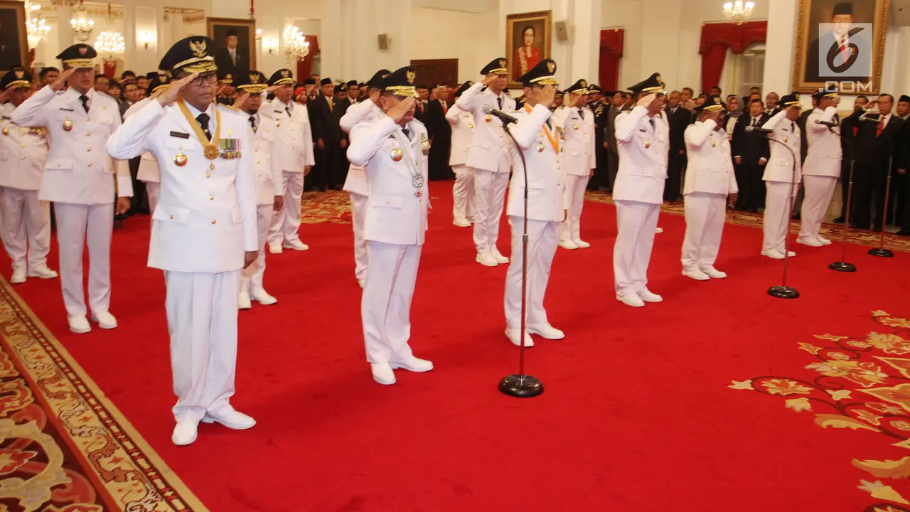 Jokowi Lantik 9 Gubernur dan Wakil Gubernur di Istana Negara