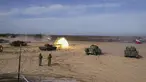 Tank Polandia menembak selama latihan militer NATO Crystal arrow 2022 di pangkalan militer Adazi, Latvia (11/3/2022). 2.800 tentara dari berbagai negara mengikuti pelatihan interoperabilitas selama operasi militer taktis, termasuk demonstrasi kemampuan musim dingin. (Martins Zilgalvis/F64 via AP)