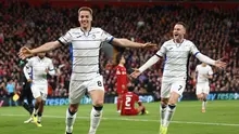 Gelandang Atalanta, Mario Pasalic, merayakan gol yang dicetaknya ke gawang Liverpool dalam laga leg pertama perempat final Liga Europa di Anfield, Jumat (12/4/2024) dini hari WIB. Liverpool takluk 0-3 dari Atalanta di depan pendukungnya sendiri. (Darren Staples / AFP)