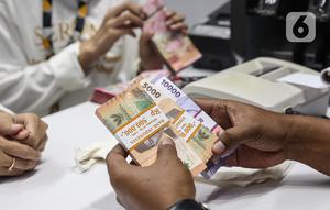 Bekerja sama dengan berbagai perbankan, Bank Indonesia membuka layanan penukaran uang rupiah pada momen Ramadan dan jelang perayaan Idul Fitri 1446 Hijriah. (Liputan6.com/Angga Yuniar)