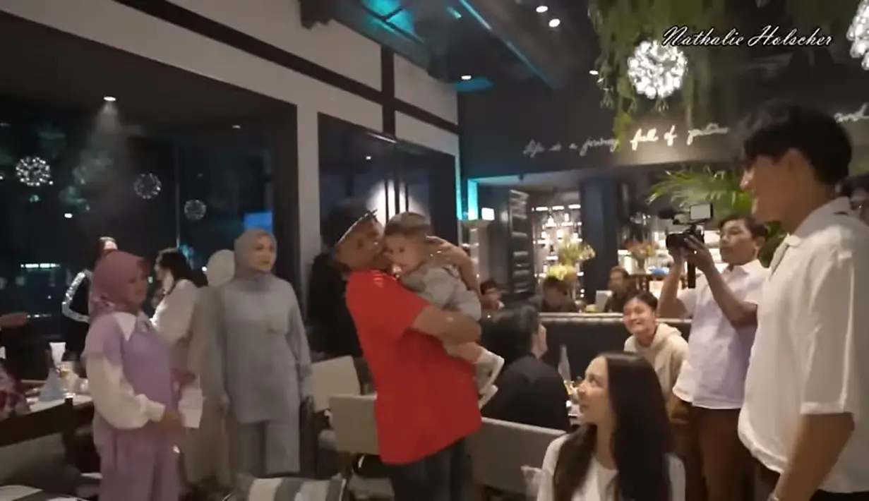 [Youtube/NATHALIE HOLSCHER]