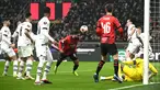 Pemain AC Milan, Ruben Loftus-Cheek, mencetak gol ke gawang Rennes dalam duel leg pertama play-off fase gugur Liga Europa 2023/2024 di Stadion San Siro, Jumat (16/2/2024). AC Milan menang tiga gol tanpa balas. (AFP/Gabriel Bouys)