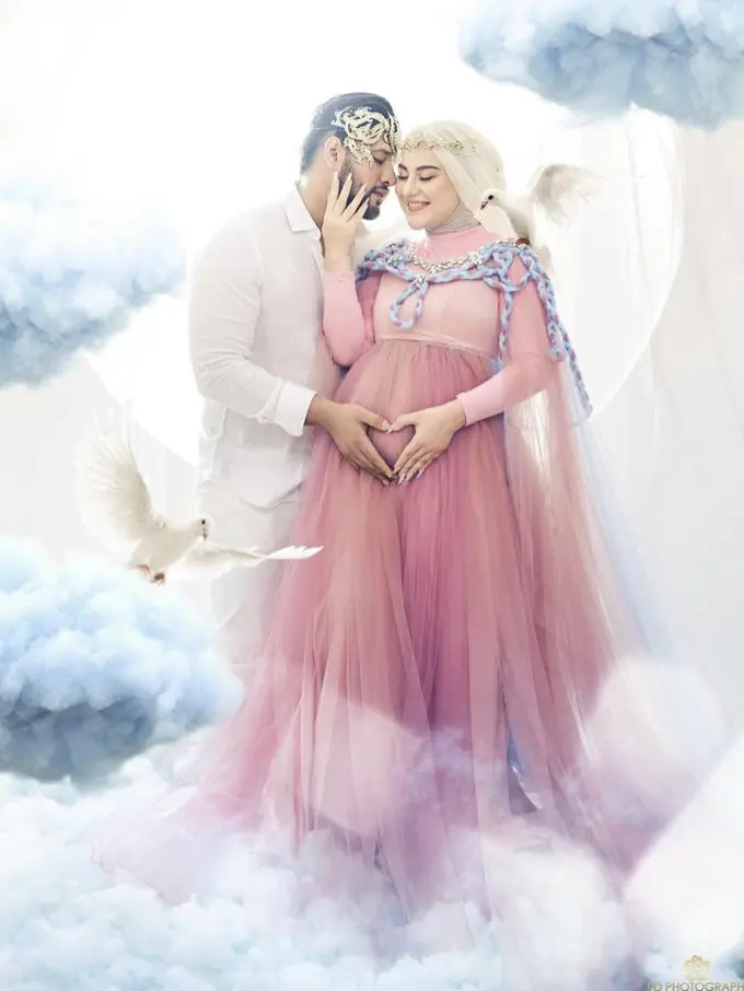 Busana Irish Bella saat Maternity Shoot
