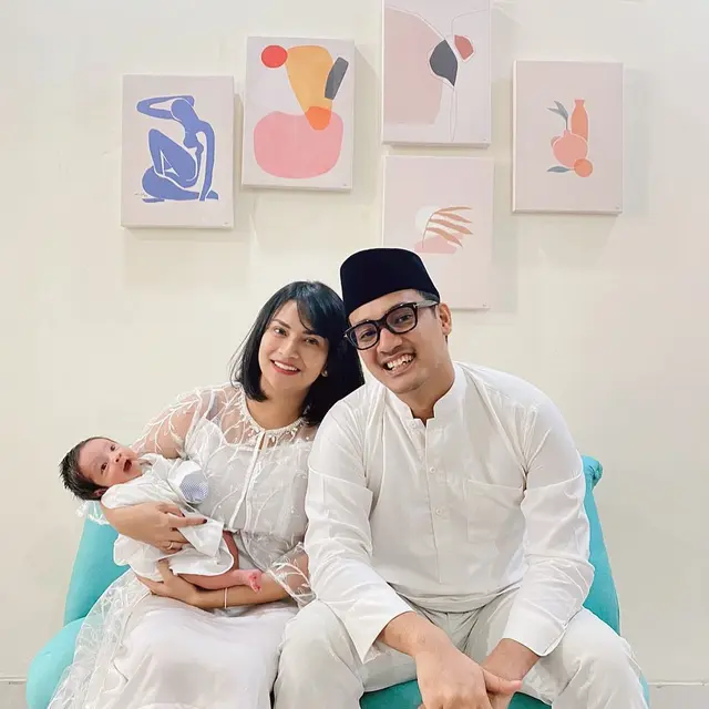 Vanessa Angel dan keluarga. (Foto: Instagram @vanessaangelofficial)