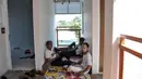 Aktivitas warga Kampung Susun Kunir, Pinangsia, Tamansari, Jakarta Barat, Minggu (11/9/2022). Kampung Susun Kunir memiliki 33 unit hunian. (merdeka.com/Iqbal S. Nugroho)