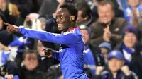 Chelsea's Ghanaian midfielder Michael Essien celebrates scoring the opening goal of the English Premier League football match between Chelsea and Fulham at Stamford Bridge in London, England on November 10, 2010. AFP PHOTO/GLYN KIRK