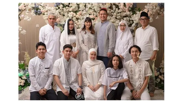 7 Potret Gilang Dirga Tasyakuran Kehamilan 4 Bulan Adiezty Fersa, Haru Bahagia