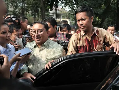 Wakil Ketua Umum Partai Gerindra Fadli Zon tiba di rumah Ketua Umum Partai Gerindra Prabowo Subianto di Jakarta, Kamis (9/8). Sejumlah petinggi Gerindra dan PAN mulai berdatangan jelang deklarasi capres-cawapres. (Merdeka.com/Iqbal Nugroho)