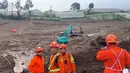 Kepala Kantor SAR Bandung, Ade Dian Permana mengatakan hingga pukul 16.00 WIB total korban yang berhasil dievakuasi dari lokasi longsor berjumlah 53 bodypack. Tampak dalam foto, tim SAR gabungan saat melakukan upaya pencarian dan penyelamatan korban longsor di Desa Pasirlangu, Cisarua, Kabupaten Bandung Barat, Jawa Barat, Rabu (28/1/2026). (Basarnas)