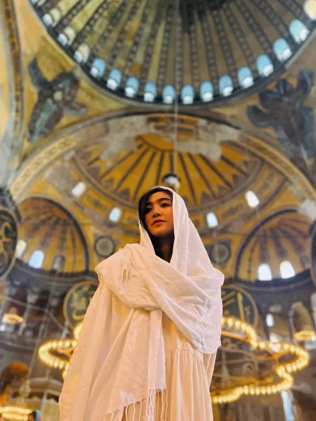 Ingin Travelling Bareng Pasangan Hidup, Ini 6 Potret Febby Rastanty di Turki