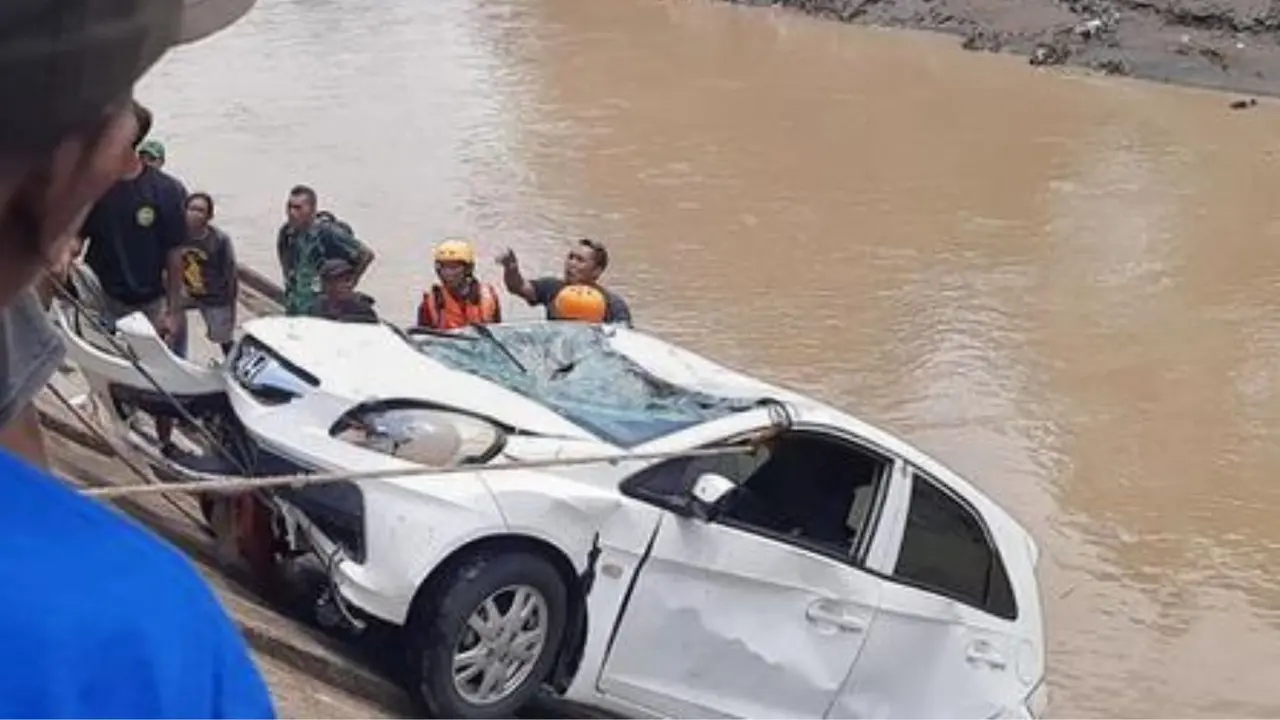 Kronologi Ibu-Ibu Belajar Nyetir Mobil yang Berakhir di Anak Sungai Bengawan Solo