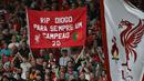 Pendukung Liverpool membentangkan spanduk untuk penghoramatan mendiang Diogo Jota saat laga Liga Inggris 2024/2025 melawan Bournemouth di Anfiled, Liverpool, Inggris, Jumat (15/08/2025) waktu setempat. (AFP/Paul Ellis)