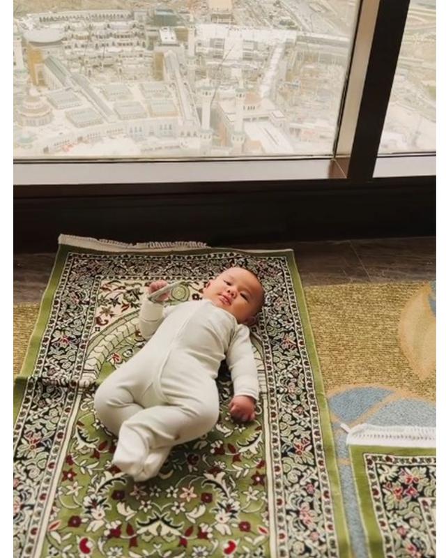 6 Momen bahagia Aaliyah dan Thariq Halilintar umrah bareng Baby Arash