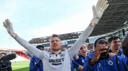 Simon Mignolet. Kiper berusia 34 tahun ini mejadi satu-satunya pemain dalam daftar yang sebelumnya pernah bermain di Liga Belgia bersama Sint-Truiden di awal kariernya mulai 2005/2006 hingga 2009/2010. Setelah itu ia berkelana ke Inggris bersama Sunderland dan Liverpool mulai 2010/2011 hingga 2018/2019. Pada 2019/2020 ia memutuskan pulang kampung ke Belgia untuk membela Club Brugge. Hingga kini ia telah tampil dalam 152 laga dengan torehan 60 kali clean sheet dan kebobolan 158 gol. (AFP/Belga/David Pintens)