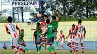 Pertandingan di Grup 6 ISC B mempertemukan Laga FC vs Persepam Madura Utama berakhir dengan skor 0-2 untuk tim tamu. (Bola.com/Fahrizal Arnas)