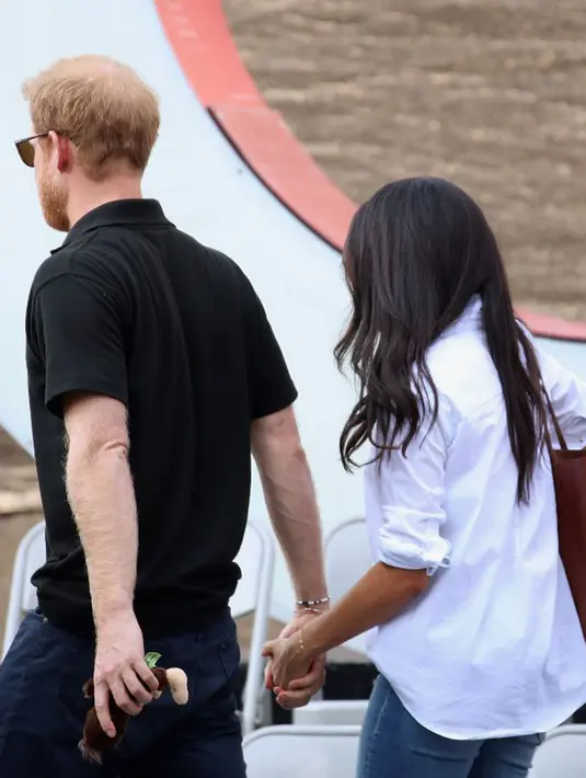 Keseriusan yang terjadi di hubungan Meghan Markle dan Pangeran Harry sudah makin sering terlihat. Dukungan dari kerabat dan sahabat terdekat pun juga telah diterima keduanya untuk segera menikah. (AFP/Chris Jackson)