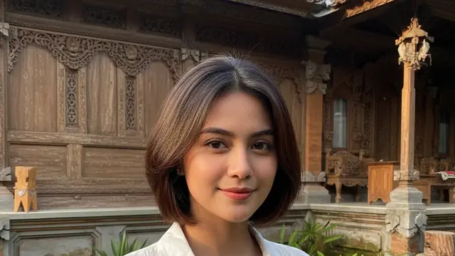 Rambut Pendek Wanita Layer Sebahu