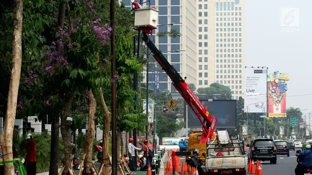 Halangi Jalur Sepeda, Tiang Lampu di Kawasan GBK Dicabut