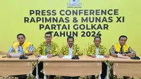 Panitia Pengarah (Steering Comitee) Munas XI Partai Golkar Tahun 2024 telah membuka pendaftaran bagi kader-kader Partai Golkar yang ingin maju sebagai calon ketua umum DPP Partai Golkar periode 2024-2029, Senin (19/8/2024). (Merdeka.com/Nur Habibie)