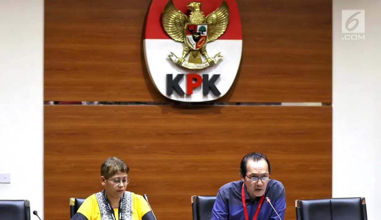 Wakil Ketua KPK Saut Situmorang memberi keterangan pers terkait OTT Direktur Teknologi PT Krakatau Steel, Wisnu Kuncoro pengadaan barang dan jasa tahun 2019 di Gedung KPK, Jakarta, Sabtu (23/3). KPK menangkap 4 tersangka dengan barang bukti uang senilai Rp 20 juta. (Liputan6.com/Johan Tallo)