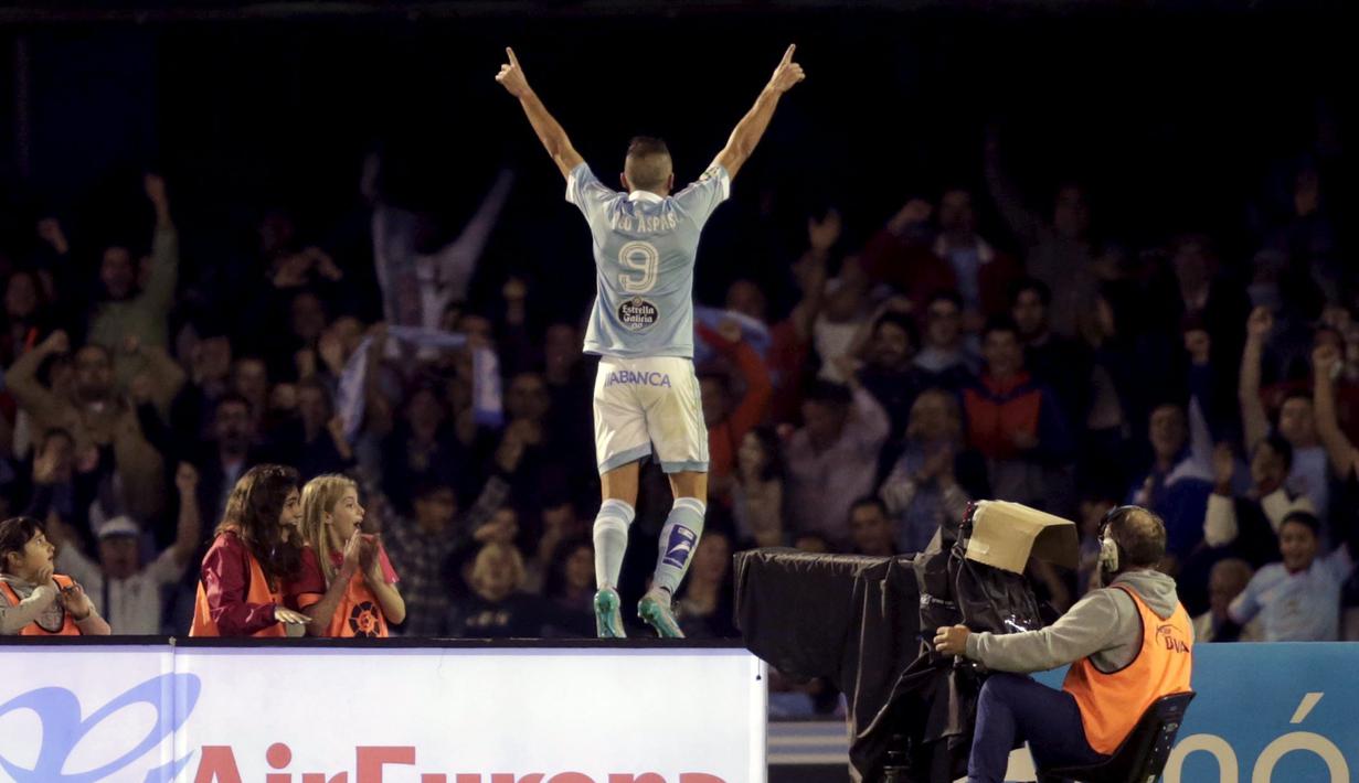 Pemain Celta Vigo, Iago Aspas, merayakan gol yang dicetaknya ke gawang Barcelona dalam lanjutan La Liga Spanyol di Stadion Balaidos, Vigo, Spanyol, Kamis (24/9/2015) dini hari WIB. (Reuters/Miguel Vidal)