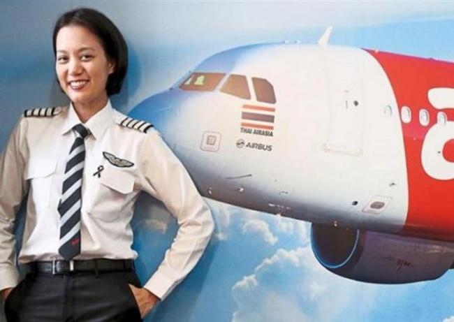 Selain sangat cantik, pilot ini juga sederhana dan ramah | Photo: Copyright stomp.com.sg