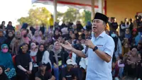 Lapangan Kecamatan Pomalaa Kab. Kolaka dipenuhi dengan antusias masyarakat yang menyambut kunjungan Andi Sumangerukka (ASR), calon gubernur Sulawesi Tenggara pada Minggu 15 September 2024. (Ist).