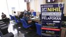 Petugas melayani masyarakat yang ingin melaporkan SPT di Kantor Direktorat Jenderal Pajak di Jakarta, Rabu (11/3/2020). Hingga 9 Maret 2020, pelaporan SPT pajak penghasilan (PPh) orang pribadi meningkat 34 persen jika dibandingkan pada tanggal yang sama tahun 2019. (Liputan6.com/Angga Yuniar)
