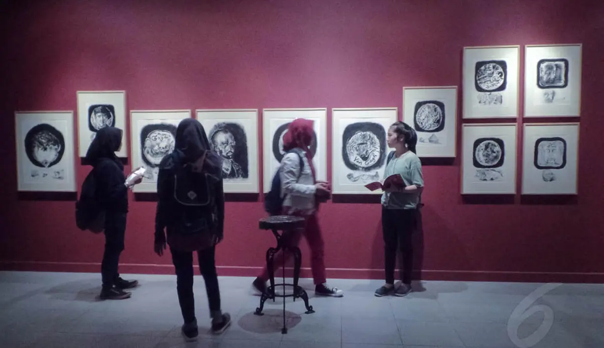 Pameran ini mengangkat berbagai kisah yang terjadi pada seniman asal Yogyakarta tersebut dan keluarganya. (Liputan6.com/Faizal Fanani)
