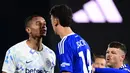 Pemain Inter Milan, Manuel Akanji terlihat adu mulut dengan pemain Como dalam lanjutan Serie A, Senin (13/4/2026) dini hari WIB. (AFP/Cruciatti Piero)