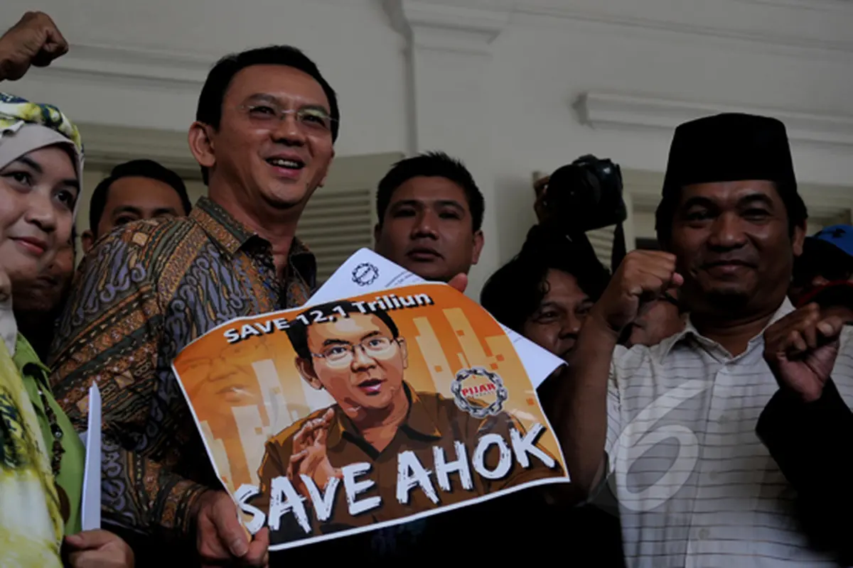 Pendukung Gubernur Ahok Geruduk Balaikota DKI Jakarta