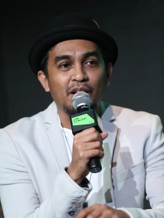 "Saya nggak sepakat dunia entertainment dibilang identik dengan narkoba. Karena itu hanya ulah oknum," kata Glenn Fredly ditemui di Ritz Carlton SCBD, Jakarta, Rabu (19/7) malam. (Adrian Putra/Bintang.com)