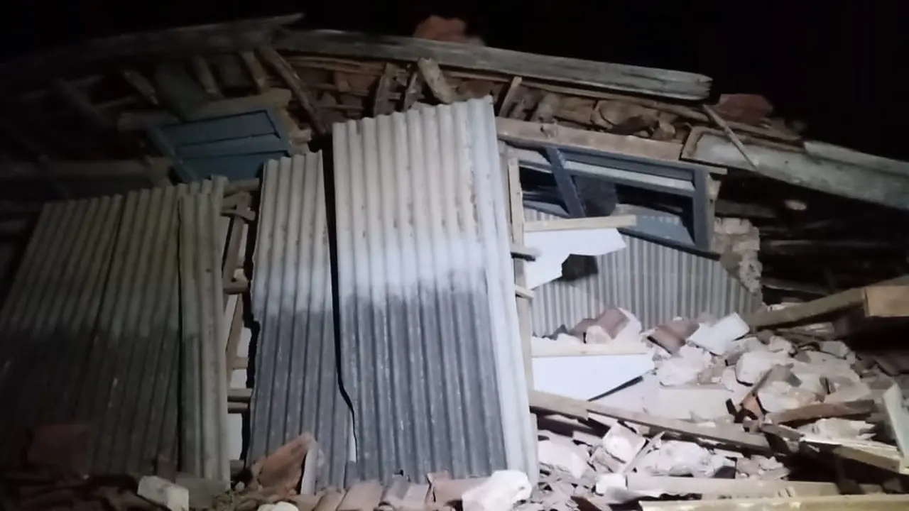 Sejumlah rumah warga rusak akibat guncangan gempa bumi (Liputan6.com/Istimewa).