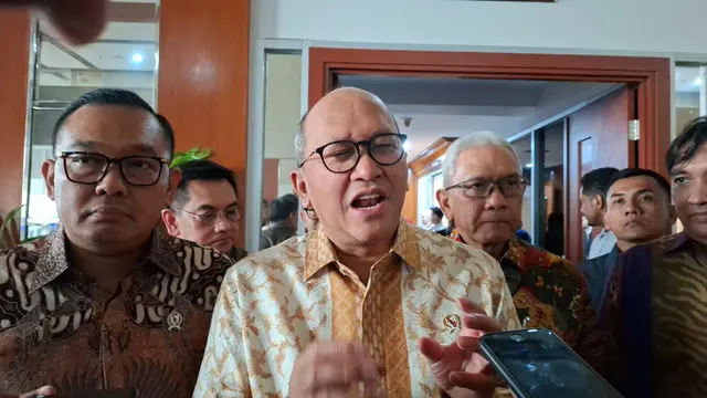Menteri Investasi dan Hilirisasi/Kepala Badan Koordinasi Penanaman Modal (BKPM), Rosan Roeslani saat ditemui ditemui di Kompleks Parlemen, Jakarta, Senin (13/4/2026). (Foto: Liputan6.com/Arief RH)