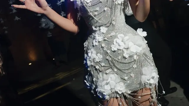 Fashion Shenina Cinnamon di hari pernikahan. (credit:instagram.com/angga)