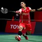 Pebulu tangkis tunggal putra Indonesia Jonatan Christie membalas pukulan tunggal putra India Kidambi Srikanth pada final putra turnamen bulu tangkis Piala Thomas 2022 di Impact Arena, Bangkok, Thailand, Minggu (15/5/2022). Jonatan kalah dari Srikanth Kidambi dengan skor 15-21, 21-23. (Manan VATSYAYANA / AFP)