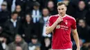 Pemain Nottingham Forest, Chris Wood, saat melawan Newcastle United dalam lanjutan Liga Inggris di St James Park, Selasa (26/12/2023). (AFP/Andu Buchanan)