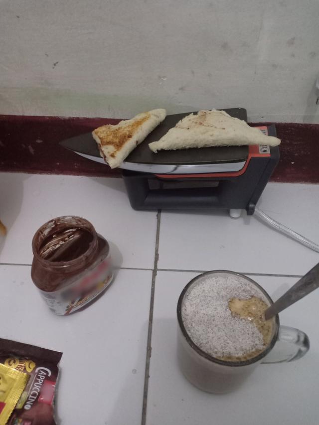 Terlalu Kreatif, 8 Cara Memasak Ala Anak Kost Ini Bikin Geleng Kepala