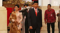 Presiden Joko Widodo bersiap melantik Enam Duta Besar Luar Biasa dan Berkuasa Penuh (LBBP) untuk negara-negara sahabat di Istana Negara, Jakarta, Kamis (18/5). Keenam duta besar ini akan ditempatkan di sejumlah negara. (Liputan6.com/Angga Yuniar)