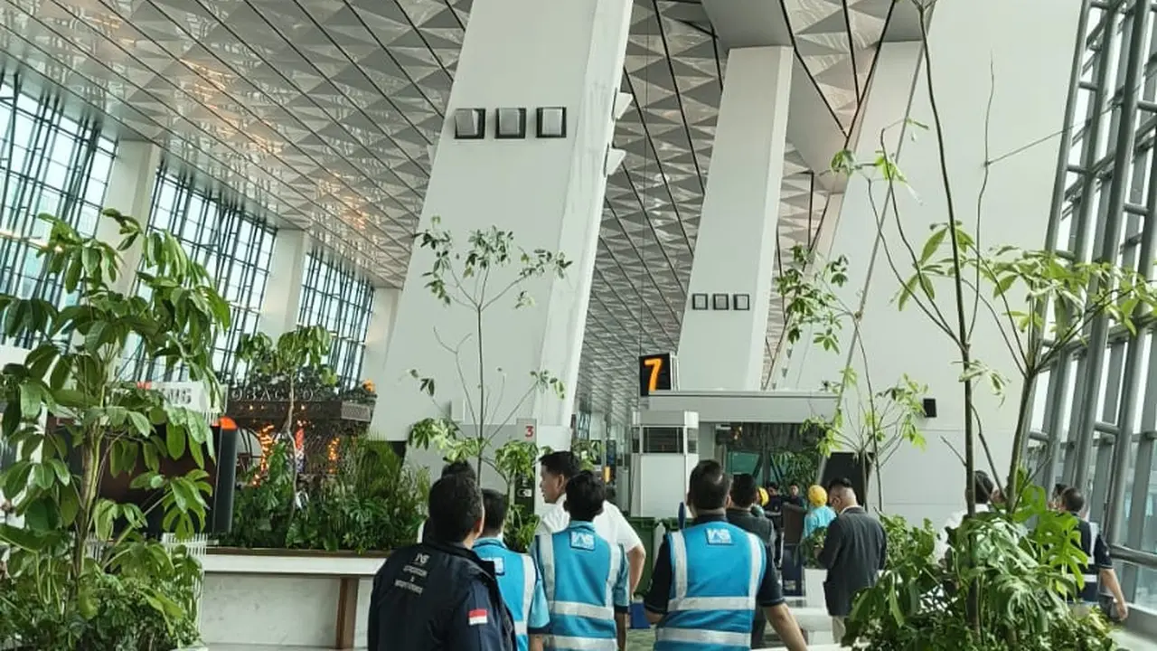 Plafon Terminal 3 Bandara Soetta yang Ambrol, Langsung Diperbaiki Hingga 2 Hari Kedepan