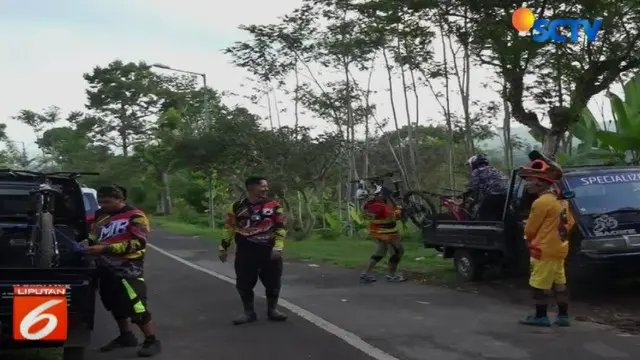 Puasa ternyata tidak menghalangi para penggemar olah raga sepeda gunung di Jember, Jawa Timur, untuk tetap menjalankan hobinya. Saat sore menjelang, mereka pun beramai-ramai naik menuju kawasan pegunungan Rembangan di Kecamatan Arjasa.