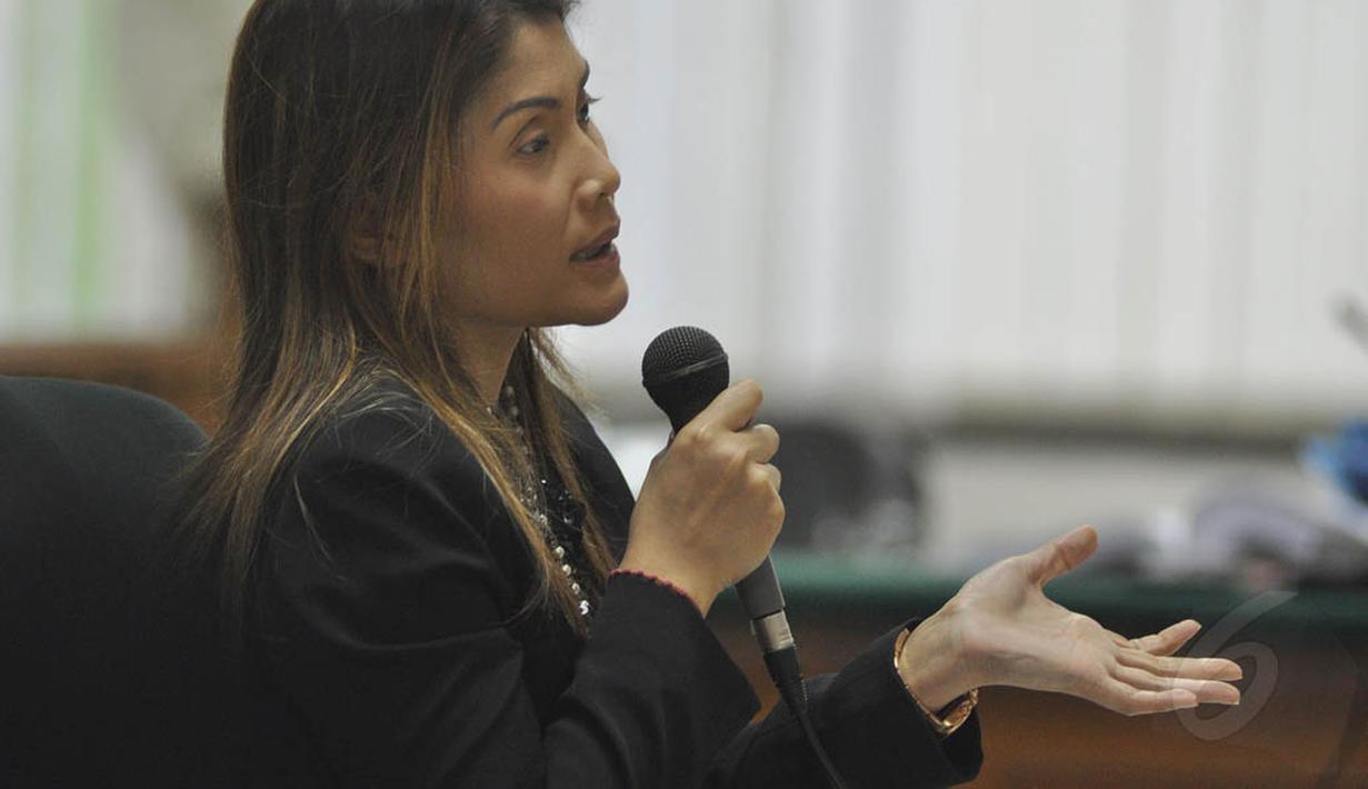 Presiden Direktur PT Parna Raya Industri, Artha Meris Simbolon menjalani sidang lanjutan di Pengadilan Tipikor, Jakarta, Kamis (30/10/2014). (Liputan6.com/Miftahul Hayat)