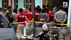 Empat terduga teroris ditangkap Densus 88 di 2 kota.